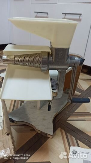 Соковыжималка шнековая новая