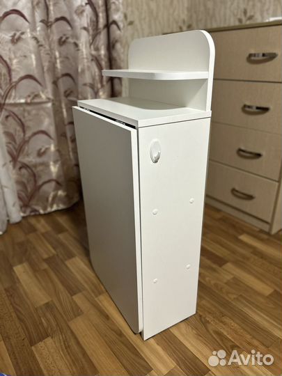 Маникюрный стол
