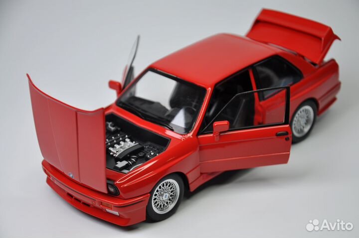 Модель авто BMW M3 (E30) 1986-1991 1:24 металл