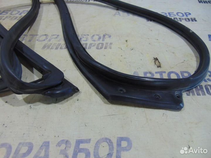 Уплотнитель двери для Hyundai Solaris 1 2010-2017