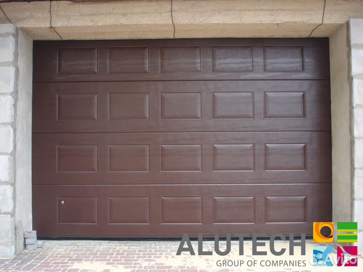 Секционные ворота для гаража alutech