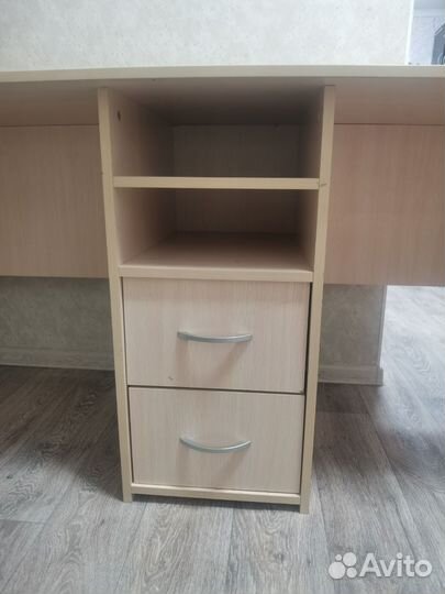 Письменный стол для школьника на двоих