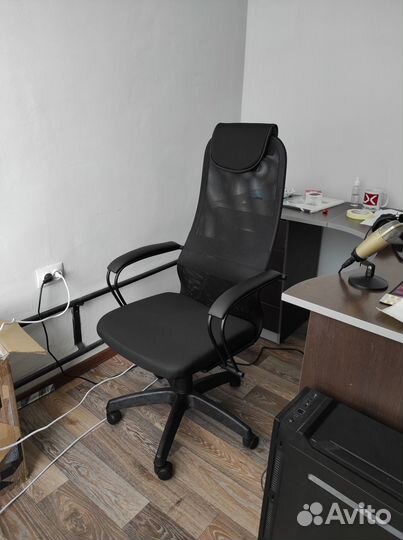 Офисное кресло 