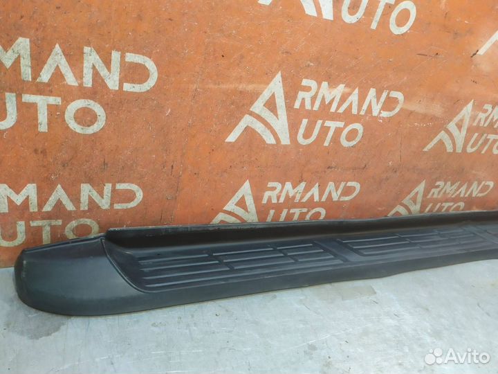 Подножка порога левая Toyota Hilux 8 2015-Нв