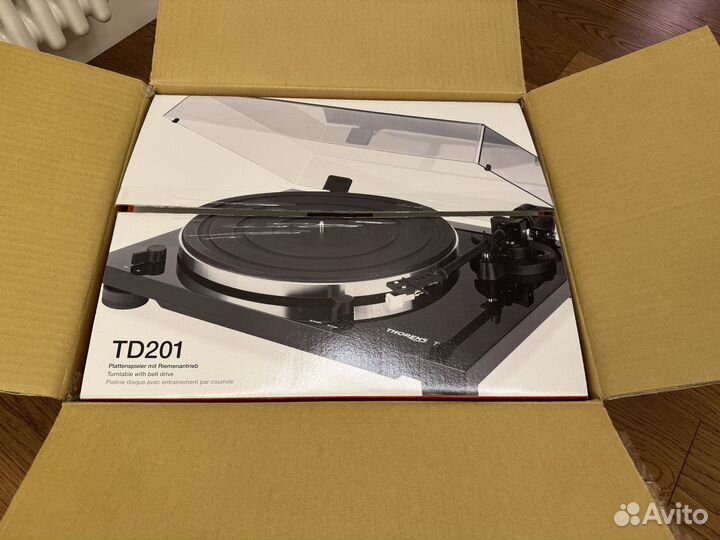 Виниловый проигрыватель Thorens TD201