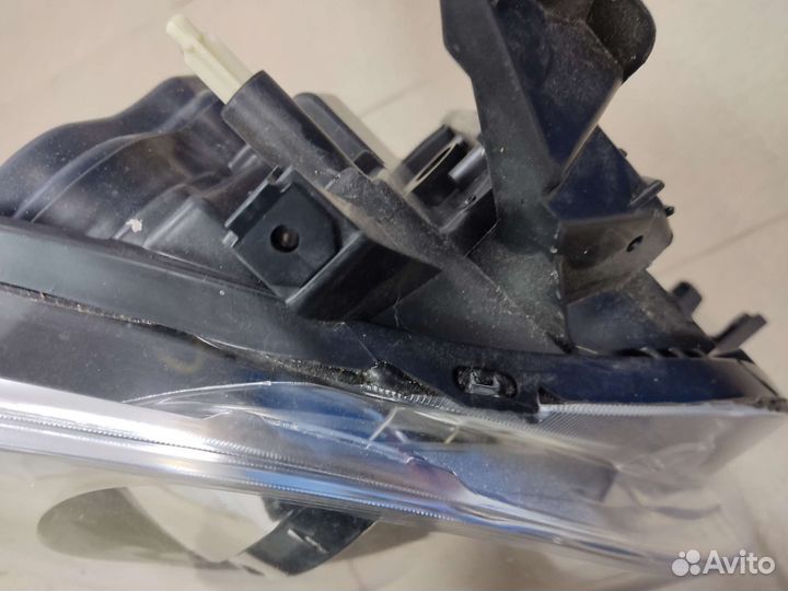 Новая левая передняя фара Renault Clio 3 галоген