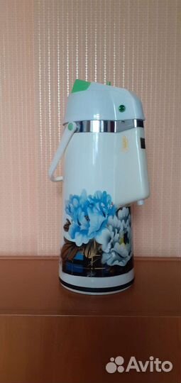 Термос с помпой 2,2л