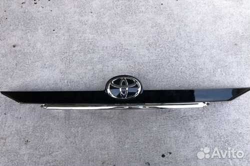 Накладка крышки багажника тойота камри 55