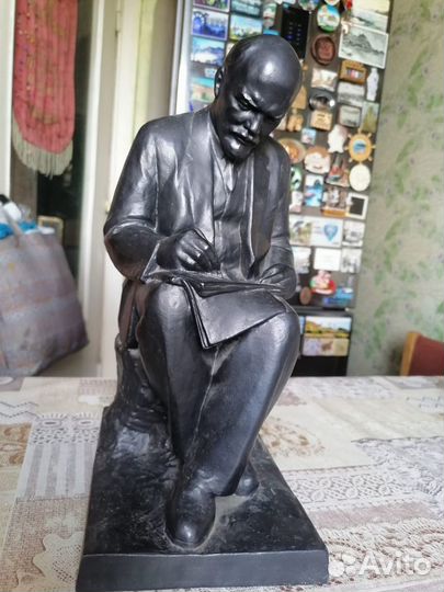 «Ленин за работой в Разливе летом 1917 г.»