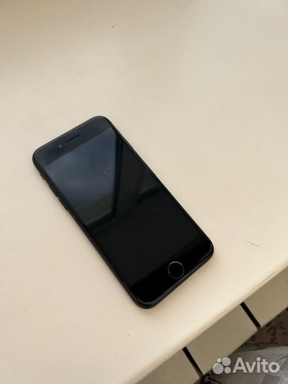 Телефон iPhone 7