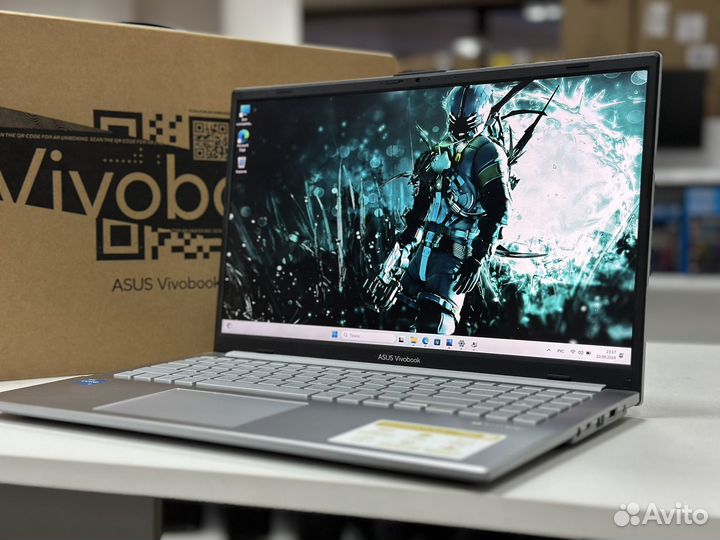 Ноутбук новый i3-N305 8 ядер озу-8gb