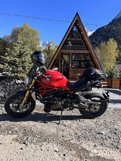 Ducati Monster 1200S