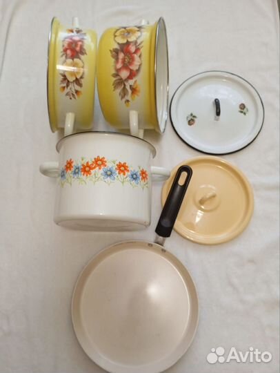 Набор эмалированных кастрюль