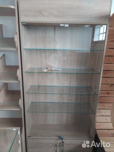 Стеллаж со стеклом
