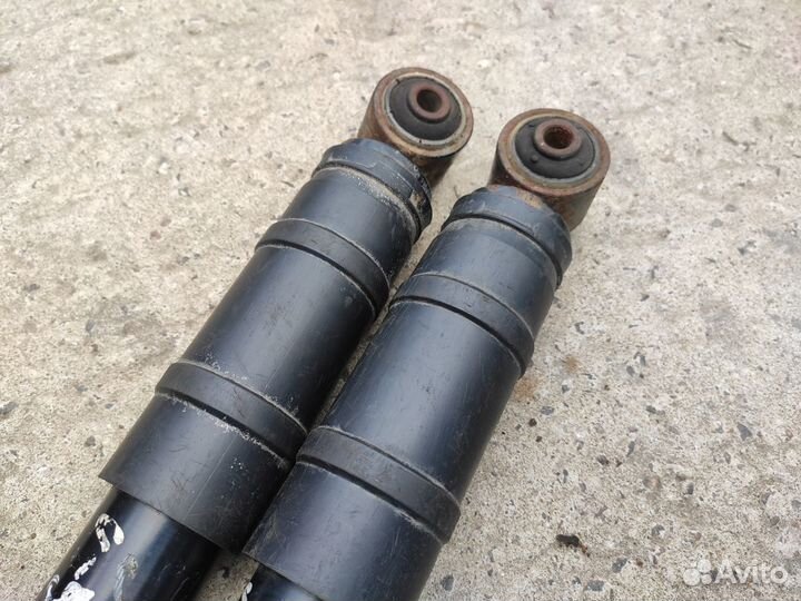 Амортизаторы задние на Opel Astra H Кабрио