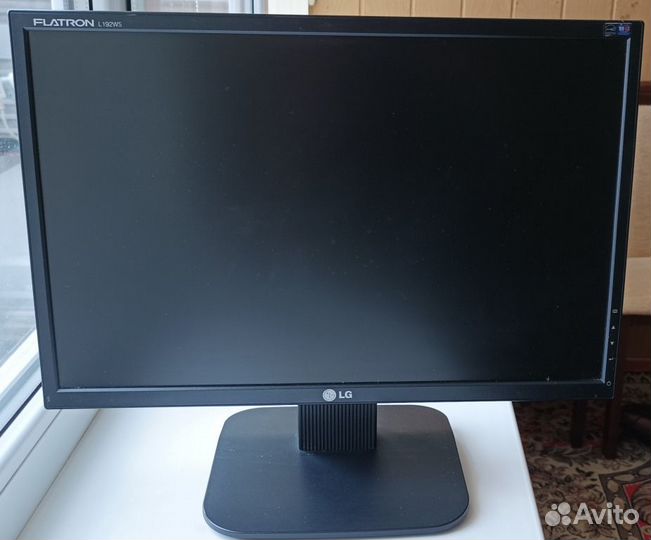 Монитор LG Flatron L192WS