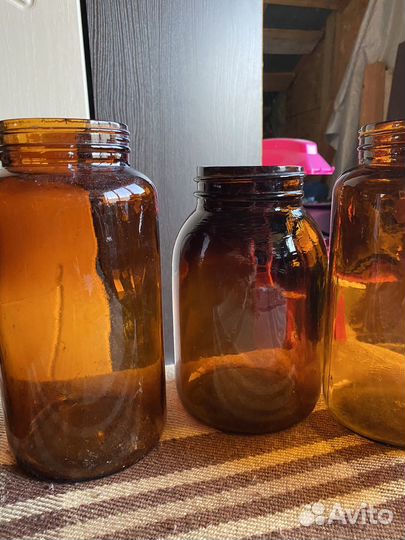 Медицинские банки из темного стекла