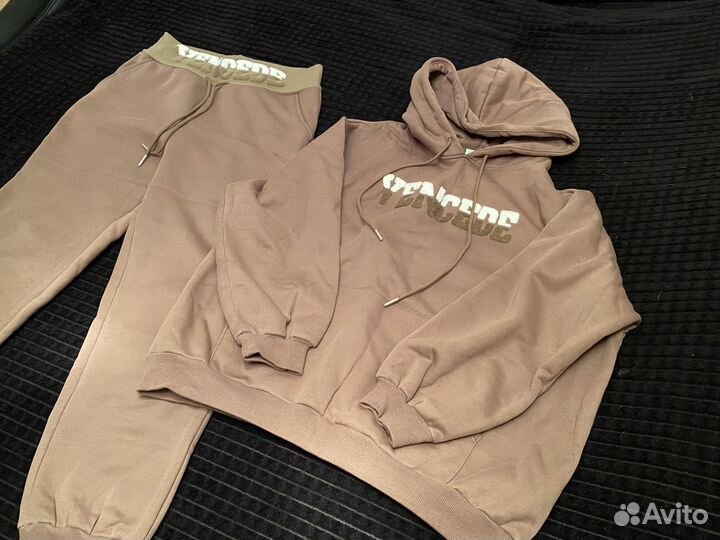 Спортивный костюм женский