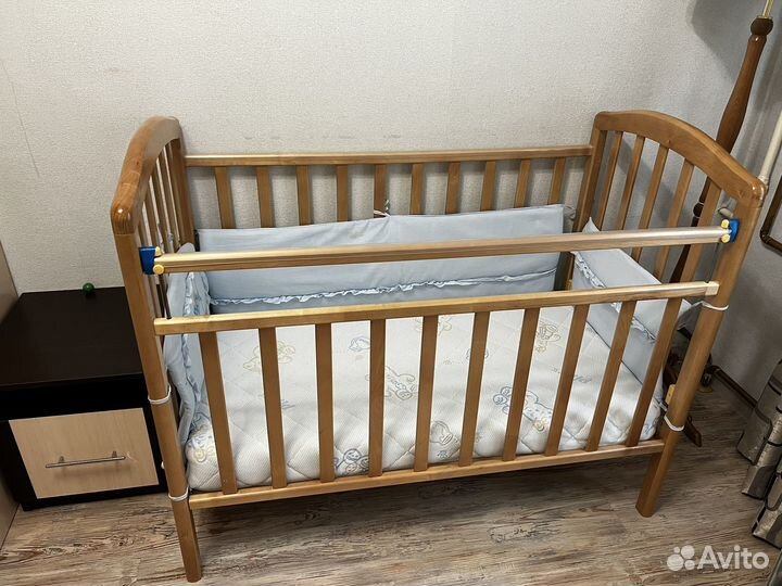 Детская кроватка