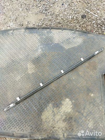 Накладка стекла хромированная Captiva