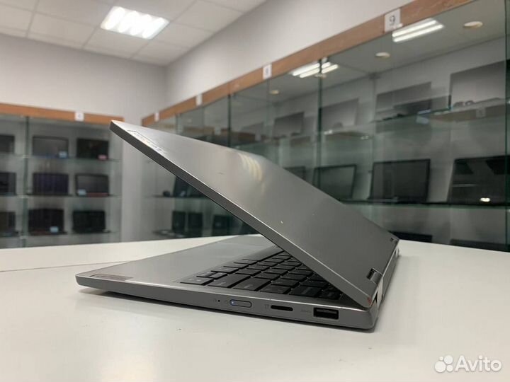 Ультрабук Lenovo 13.3