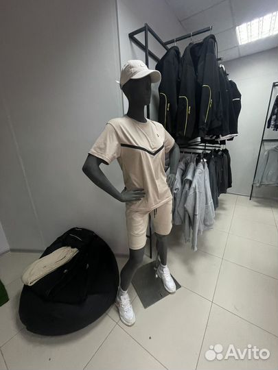 Манекен Reebok