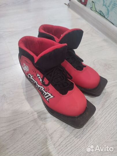Лыжные ботинки 32р