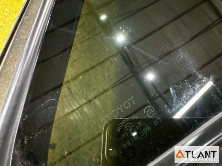Стекло двери задний правый toyota crown