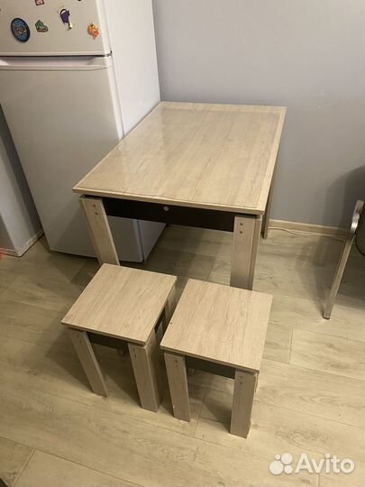 Стол, табуретки