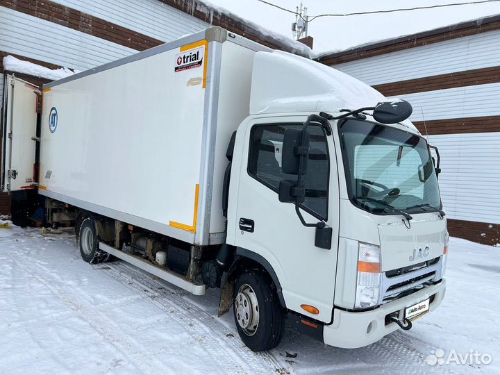 Бортовой грузовик JAC N80, 2020