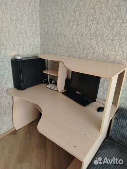 Компьютерный/письменный стол
