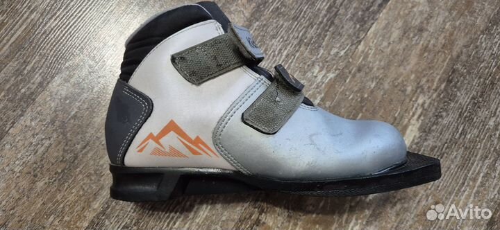 Продам лыжи детские