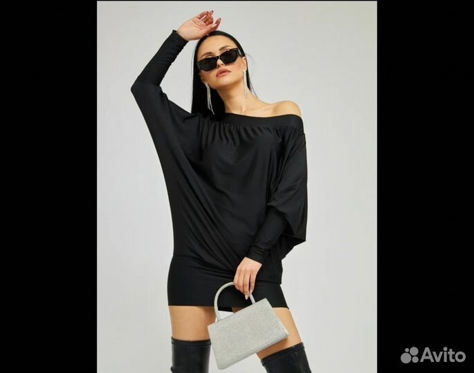 Короткое чёрное платье