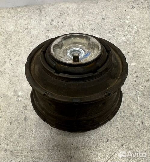 Подушка двигателя передняя левая Mercedes-Benz