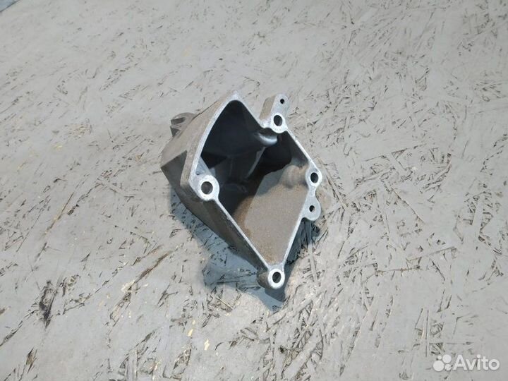 Кронштейн двигателя правый Mercedes E-Class W213