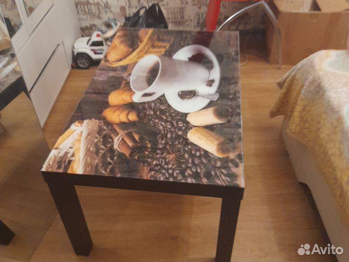 Столик стеклянный