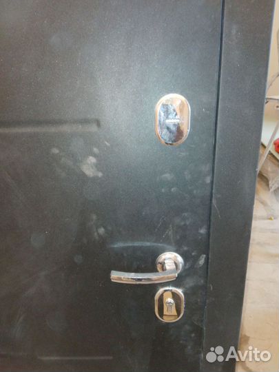 Дверь входная металлическая от застройщика