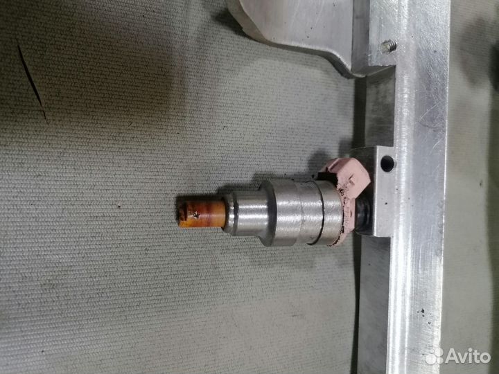 Топливная рампа в сборе Ford Taurus 2 седан 1995