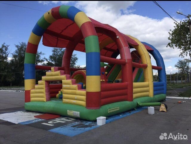 Надувной батут с горкой