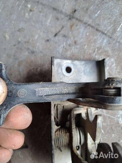 Замок капота на Mercedes W211