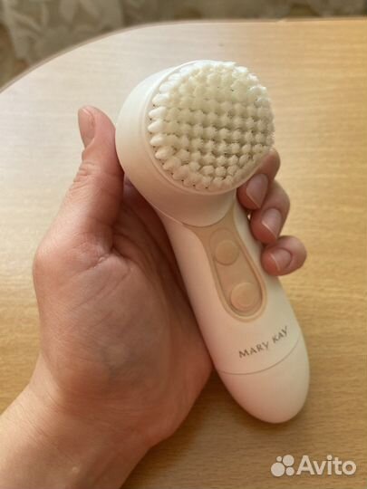 Щетка для очищения кожи лица Mary Kay Skinvigorate