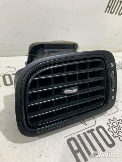 Дефлектор воздуховода левый Volkswagen Polo sedan