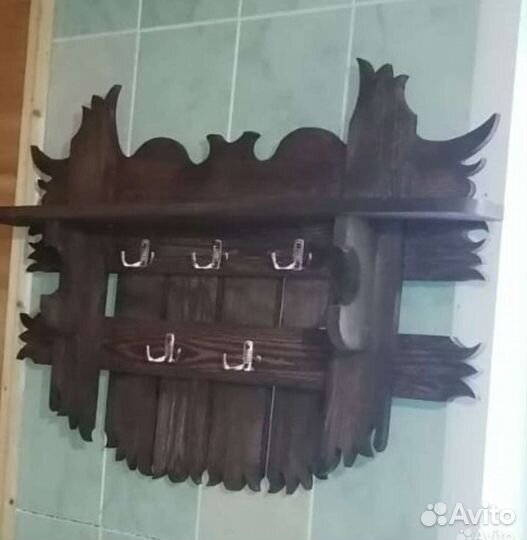 Деревянная вешалка
