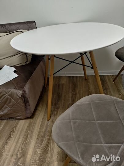 Стол eames D 100 см
