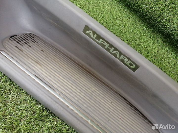 Накладка на порог передняя левая Toyota Alphard