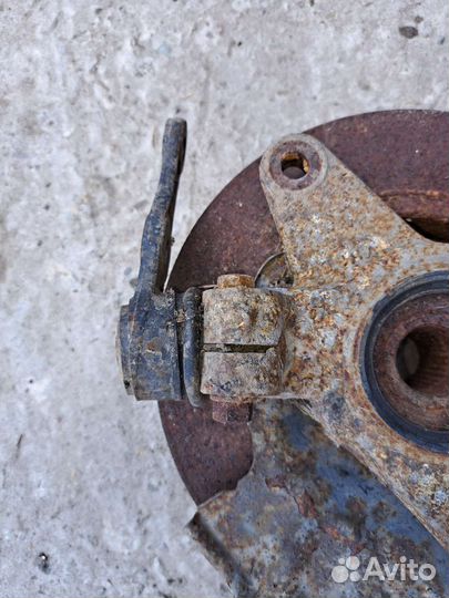 Поворотный кулак kia spectra левый правый