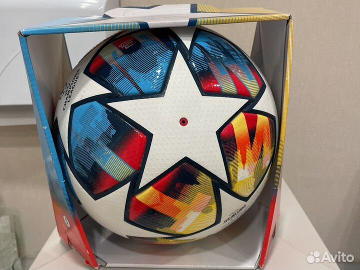 Футбольный мяч adidas H57815
