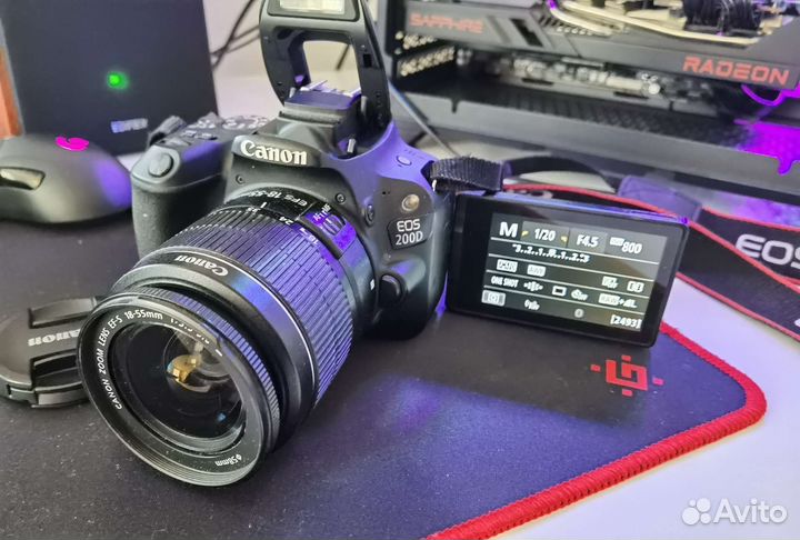 Зеркальный фотоаппарат Canon 200D (Авито доставка)