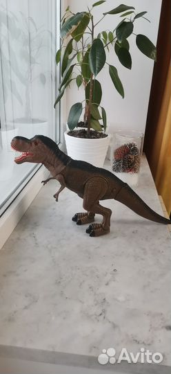Робот динозавр-тиранозавр