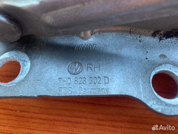 Петля капота передняя правая Vw Transporter T5 BNZ